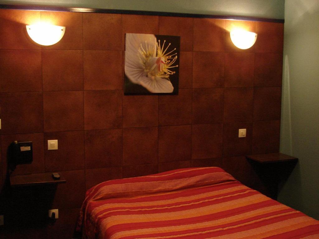 Hotel De Lyon ลิมอจส์ ภายนอก รูปภาพ